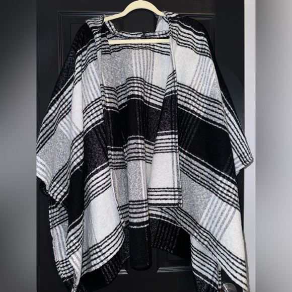 Express black/grey/white plaid poncho - OS - Picture 1 of 6
